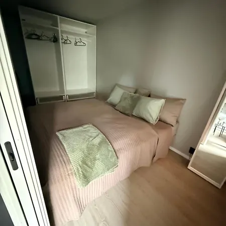 شقة Central, Quiet And Modern With Parking & Private Patio ساندنيس