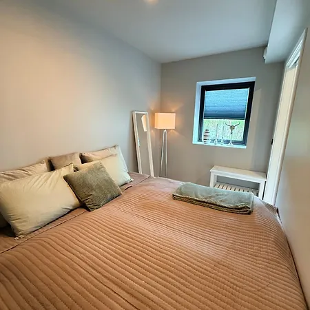 Central, Quiet And Modern With Parking & Private Patio
