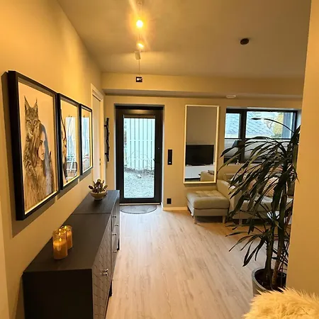 Central, Quiet And Modern With Parking & Private Patio